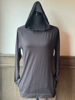 Amazon Essentials Women’s Lightweight Hooded Top -black small